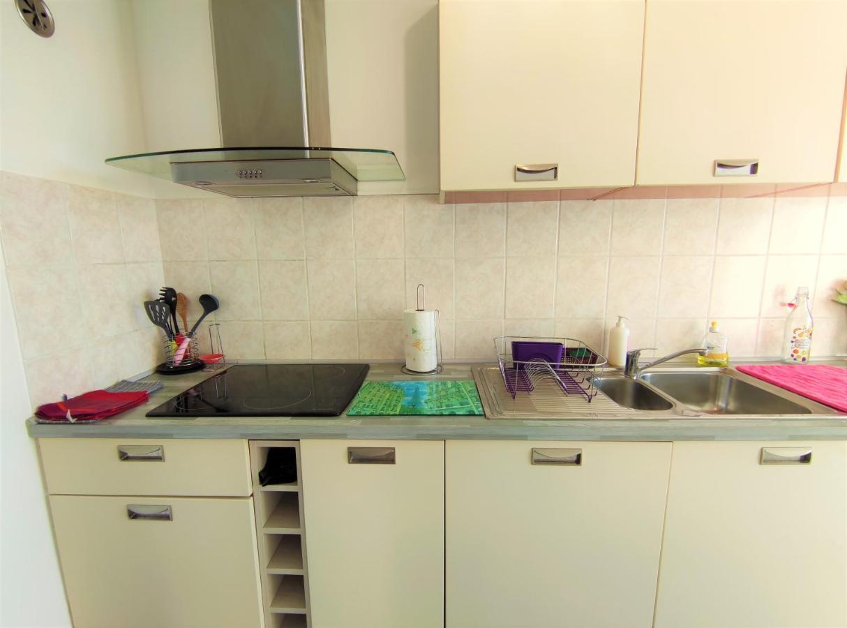 5 appartements indépendants situés à mi-chemin entre le Vieux Port et le Pont de l île de Ré La Rochelle  Esterno foto