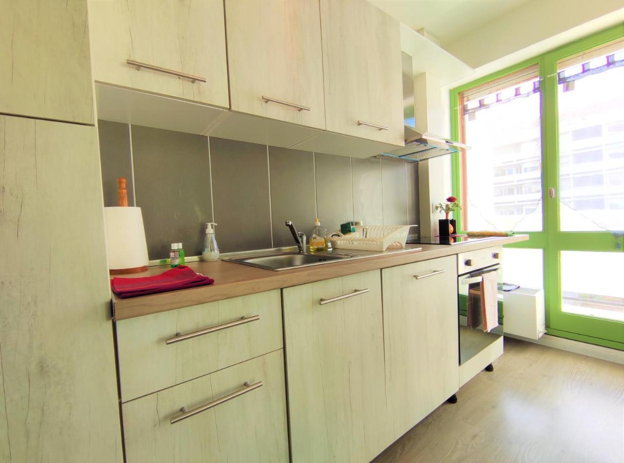 5 appartements indépendants situés à mi-chemin entre le Vieux Port et le Pont de l île de Ré La Rochelle  Esterno foto