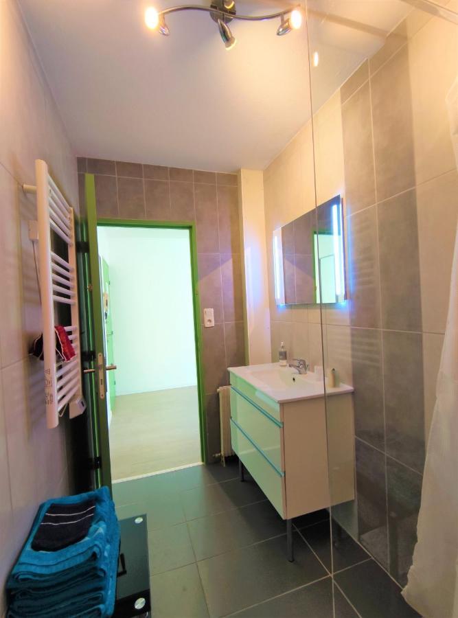 5 appartements indépendants situés à mi-chemin entre le Vieux Port et le Pont de l île de Ré La Rochelle  Esterno foto