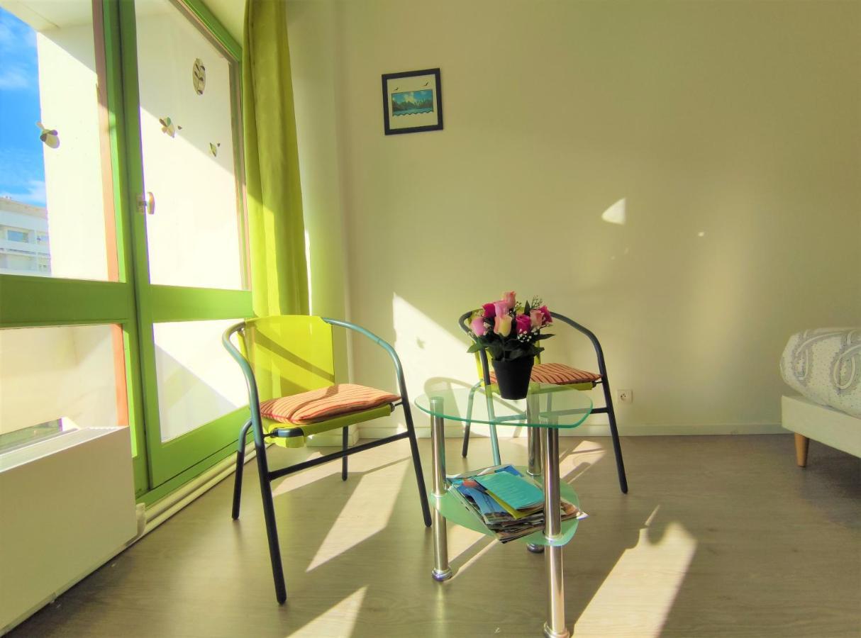 5 appartements indépendants situés à mi-chemin entre le Vieux Port et le Pont de l île de Ré La Rochelle  Esterno foto