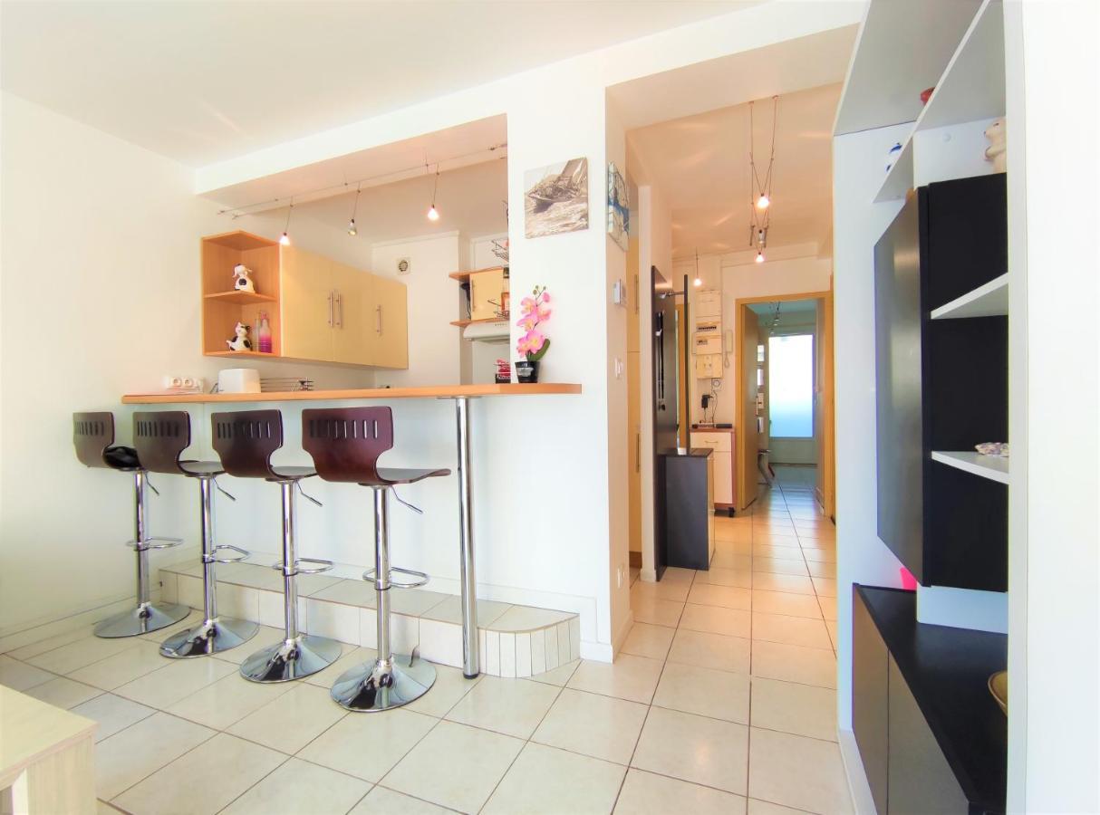 5 appartements indépendants situés à mi-chemin entre le Vieux Port et le Pont de l île de Ré La Rochelle  Esterno foto