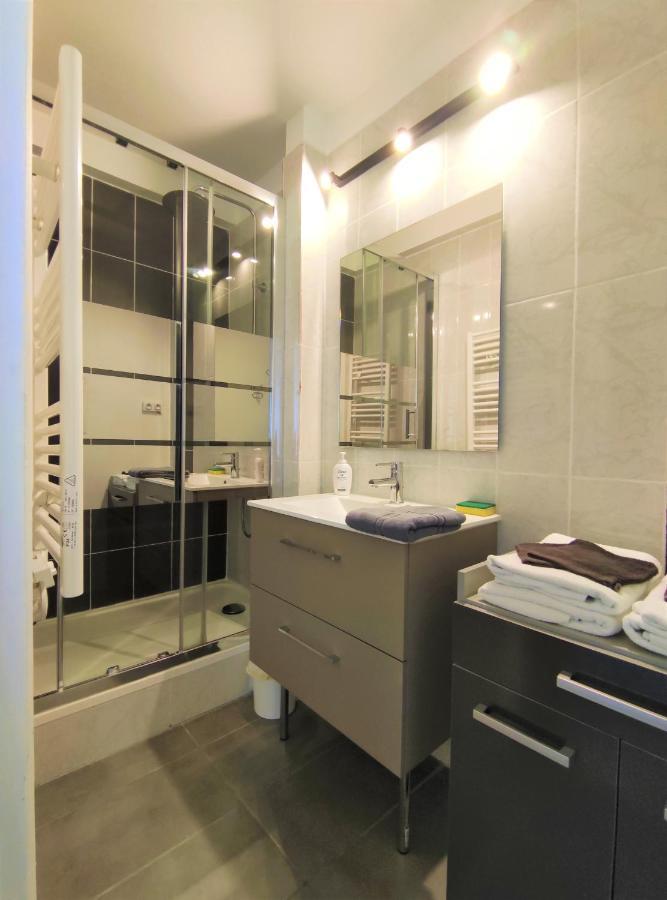 5 appartements indépendants situés à mi-chemin entre le Vieux Port et le Pont de l île de Ré La Rochelle  Esterno foto