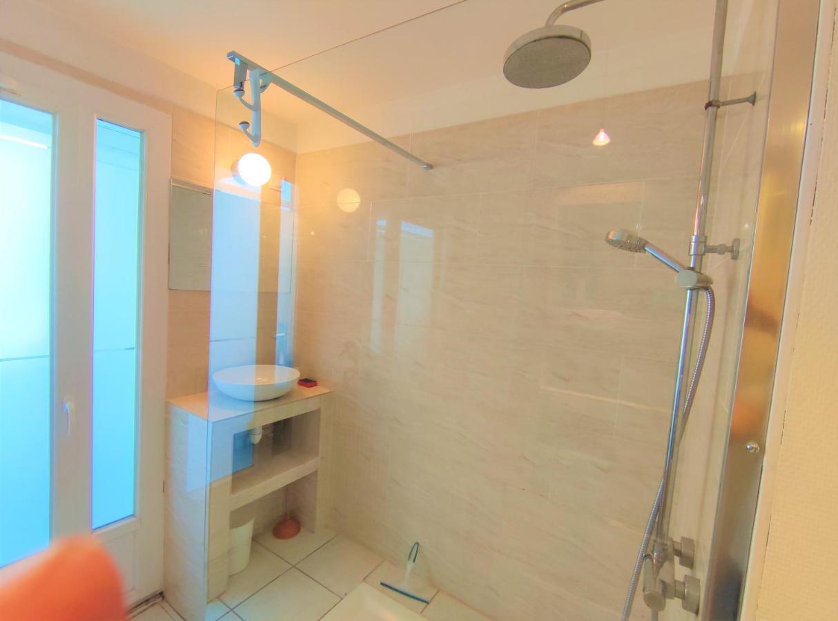 5 appartements indépendants situés à mi-chemin entre le Vieux Port et le Pont de l île de Ré La Rochelle  Esterno foto