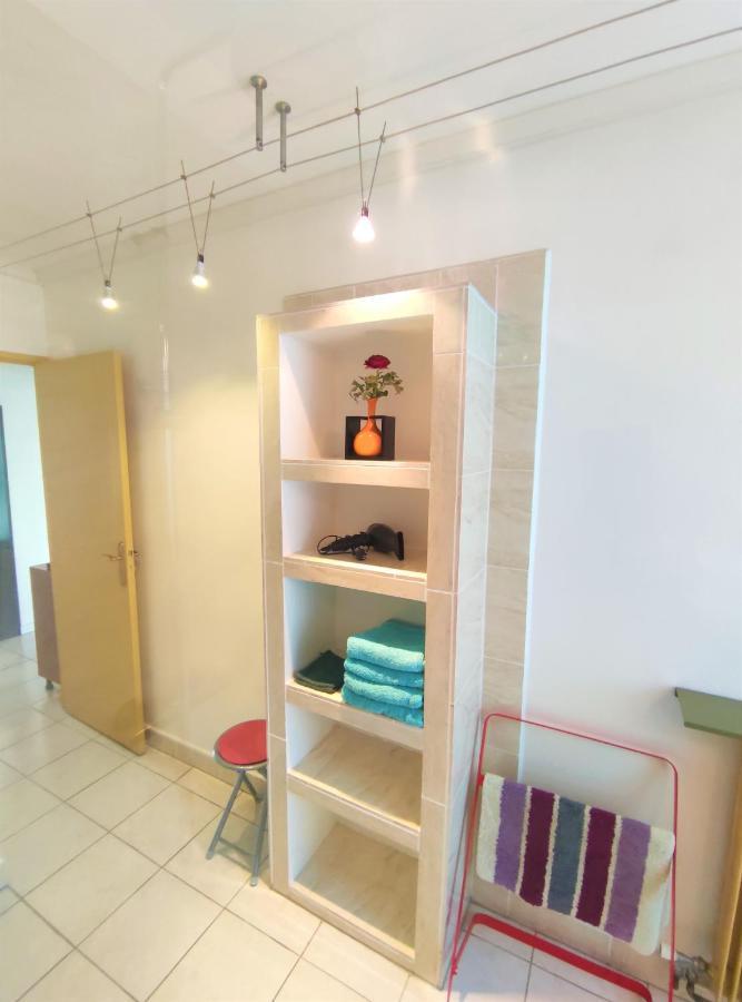 5 appartements indépendants situés à mi-chemin entre le Vieux Port et le Pont de l île de Ré La Rochelle  Esterno foto